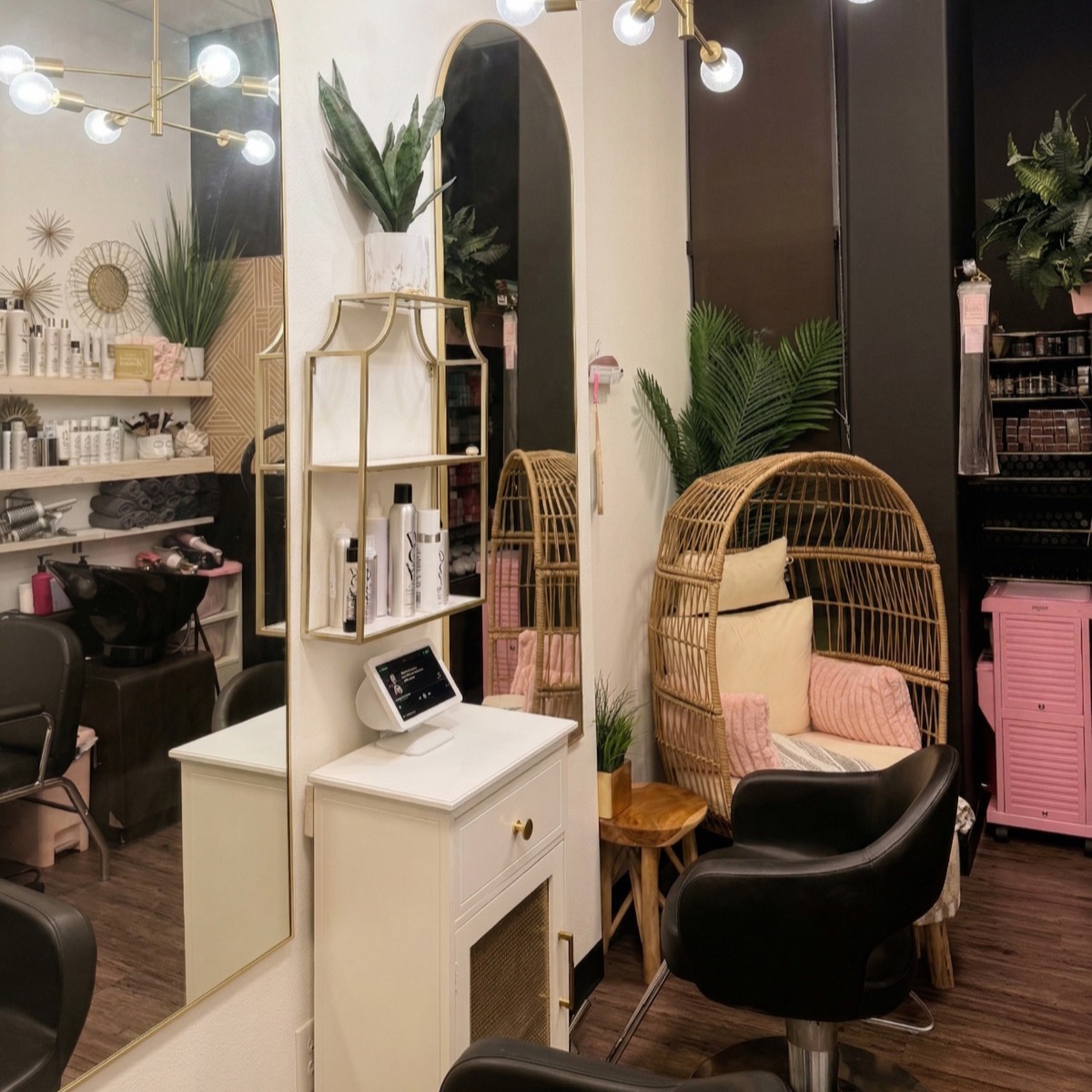 What It's Actually Like Inside a Private Hair Studio (And Why Women Love It)
